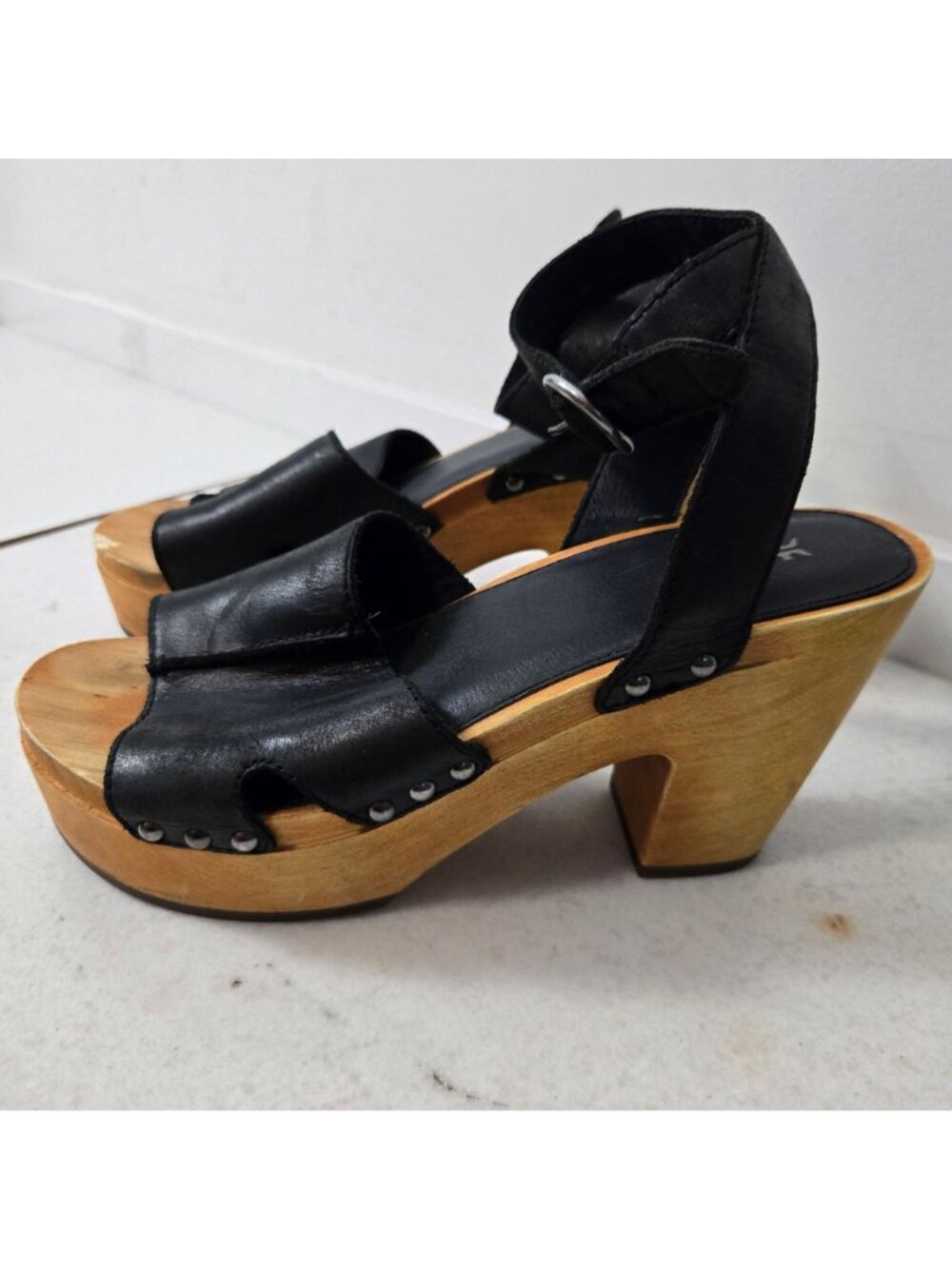 Frye Women's Size 9.5 Zelda Seam Black Leather Wooden Platform Sandals Chunky